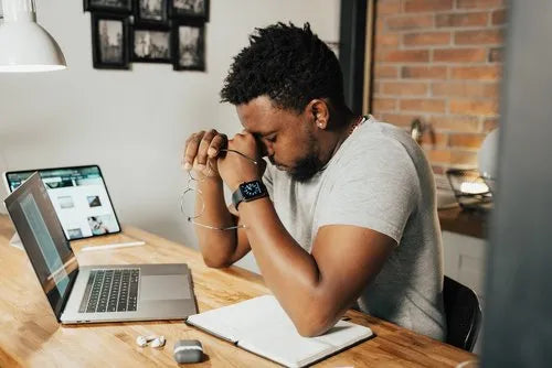 A person taking notes during a Finnish language online class, preparing for the YKI test, while feeling stressed about how hard it is to learn Finnish language. 